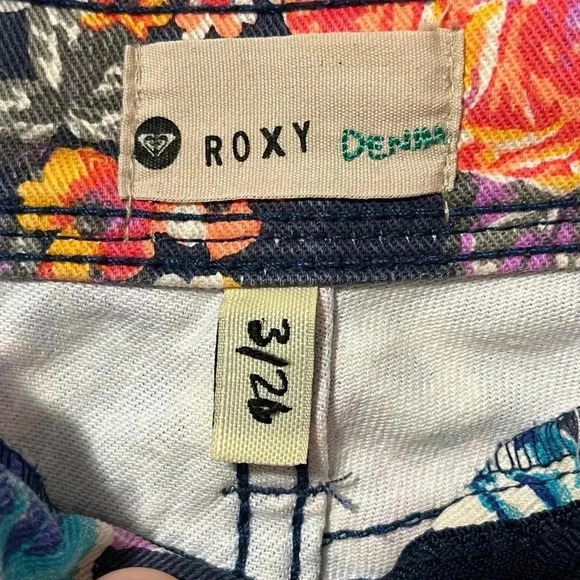 Roxy Denim Floral Print Raw Hem Shorts - Picture 5 of 10